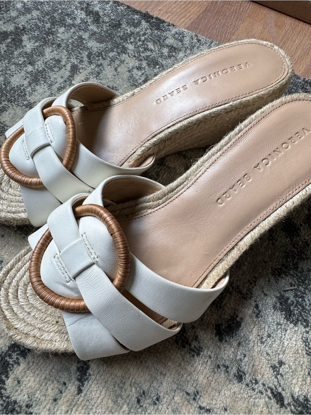 Veronica Beard White Leather Slide Sandals with Rattan Ring (size 7) - Picture 3 of 4